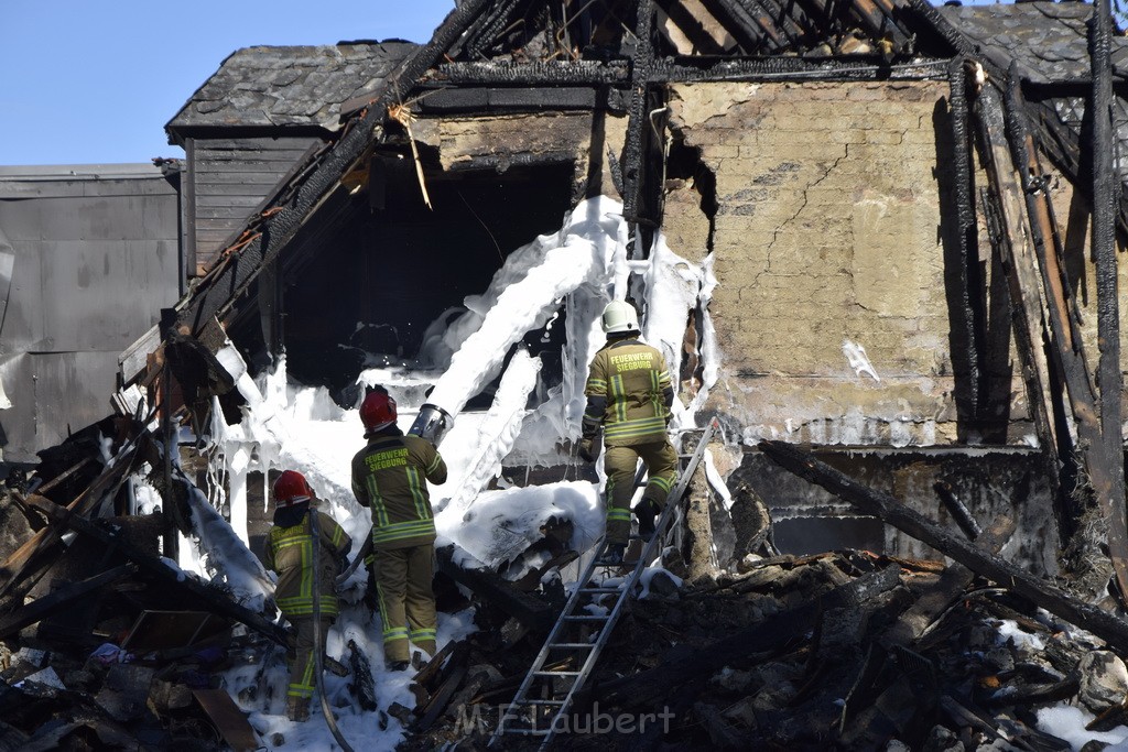 Grossfeuer Einfamilienhaus Siegburg Muehlengrabenstr P1377.JPG - Miklos Laubert